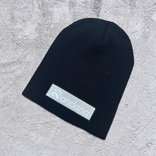 sandana_24_background_1080_concrete_box_beanies_silver